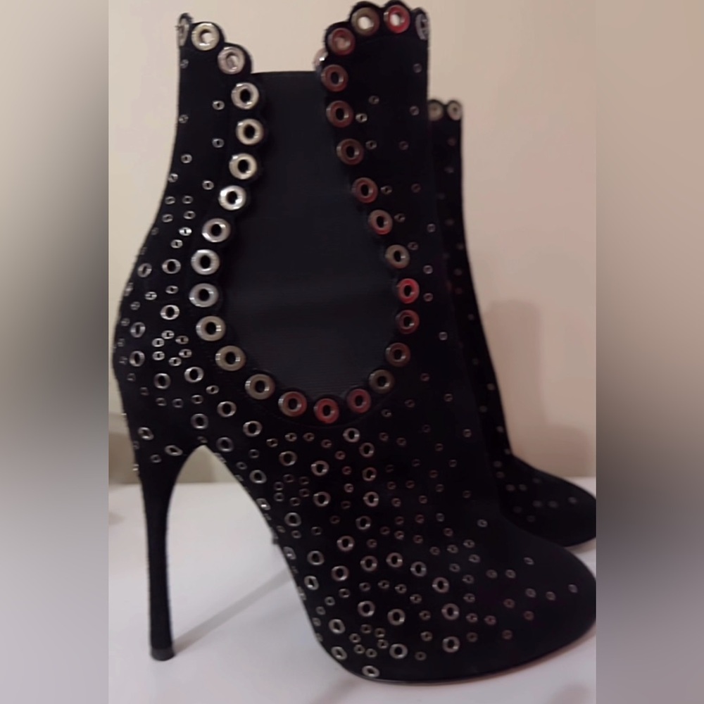 Alaïa Black Suede Pointed Toe Ankle Boots. Size 37.5
